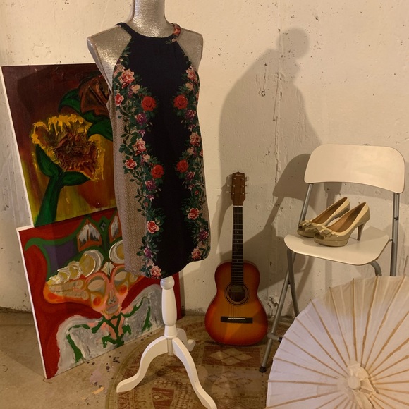 Beautiful 🌺 print dress. - Picture 5 of 5